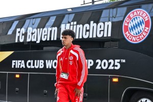 hth华体育官网-记者：阿兹努暂时留队，拜仁高层希望他拿出更多表现并把握机会